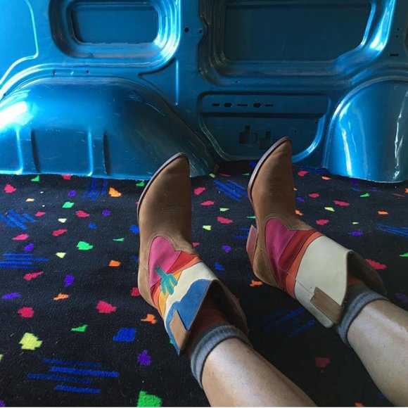 Meet your Posher, Hillary - Picture 2 of 8